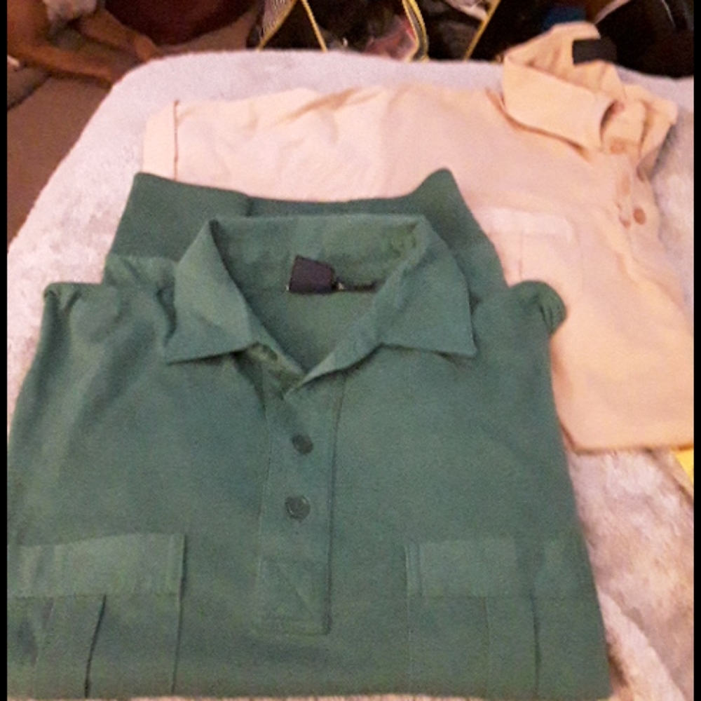 Men's Large 1 Tan and 1 Green pullover
